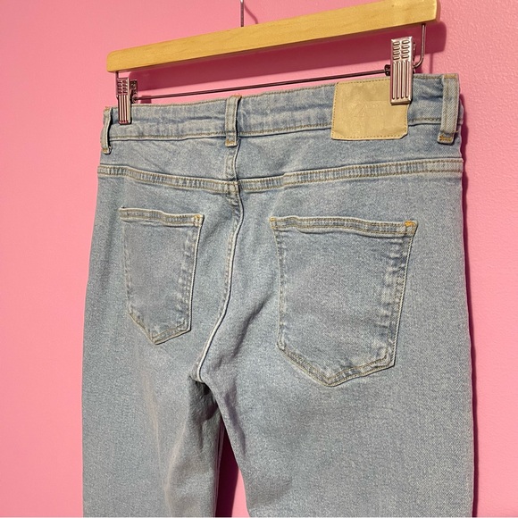 ZARA Curved High-Waisted Jeans Women’s US 10 Light Blue Stretch Denim - Picture 6 of 8